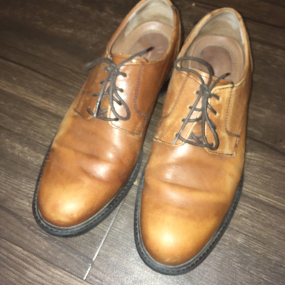 Johnston & Murphy tan size 9 lace up dress shoes